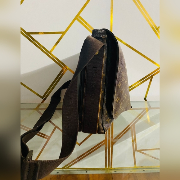 SOLD!!Authentic LV messenger monogram - Picture 2 of 11